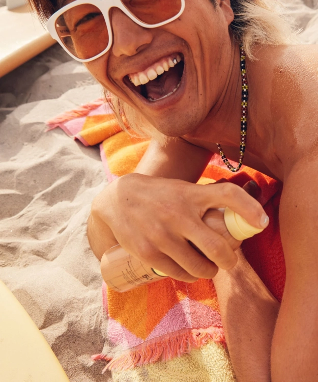 Spray Sun Bum SPF 50 z witaminą E, chroniący przed UVA/UVB i neutralizujący wolne rodniki