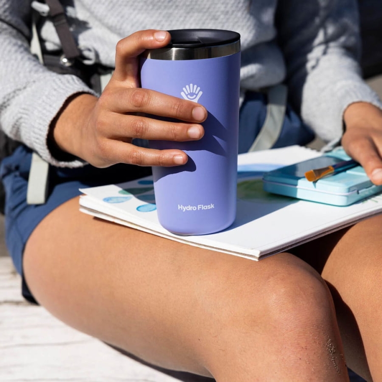 Hydro Flask Tumbler 355ml błękitny – kompaktowy kubek termiczny, szczelny i trwały.