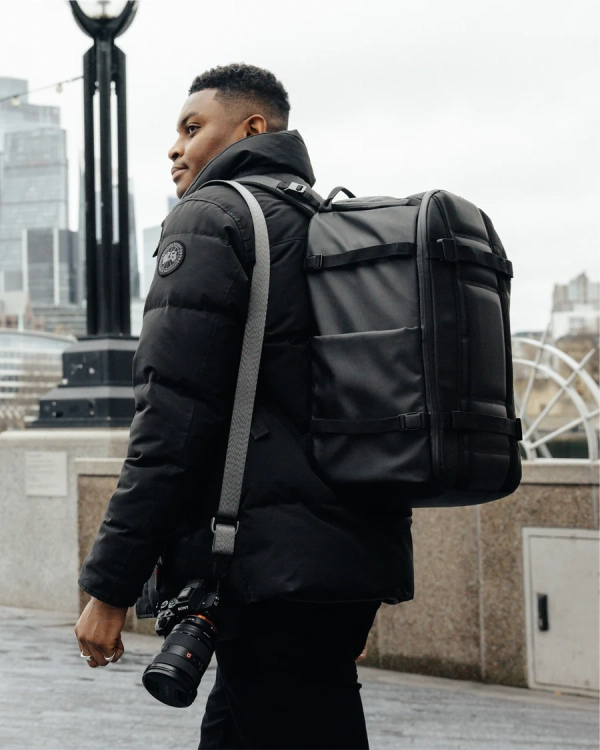 Funkcjonalny plecak 32L z ergonomicznym designem i wzmocnieniami EVA. Lekki, z kieszenią na laptopa i systemem łączenia Hook Up.