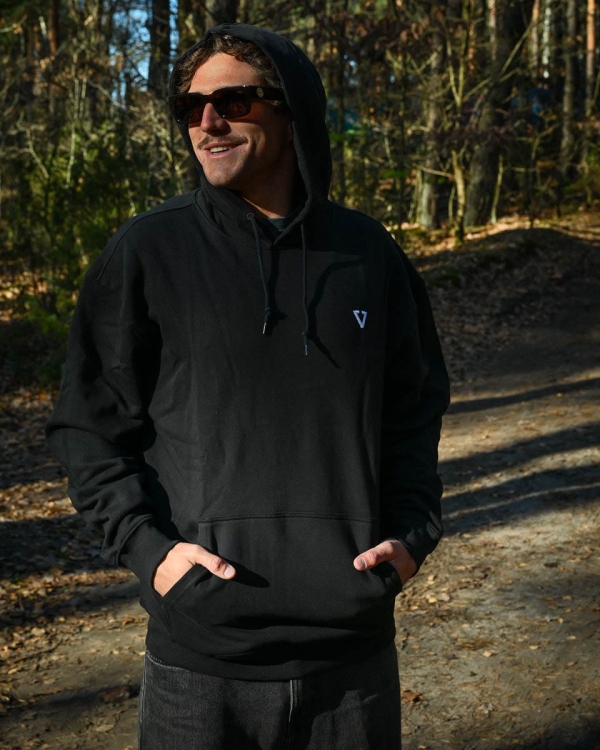 Gruba bluza z kapturem Vissla 90' Vibes BLK 1.jpg