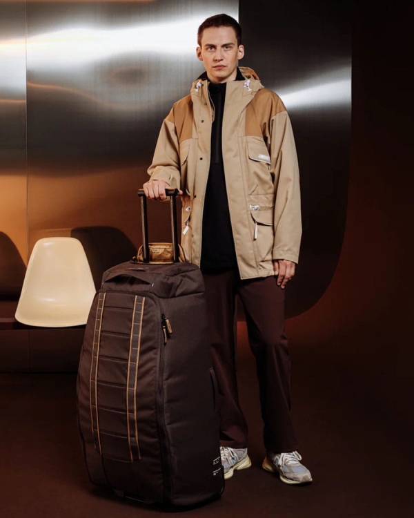 Walizka na kółkach DB Hugger Roller 90L Espresso 5.png.jpg