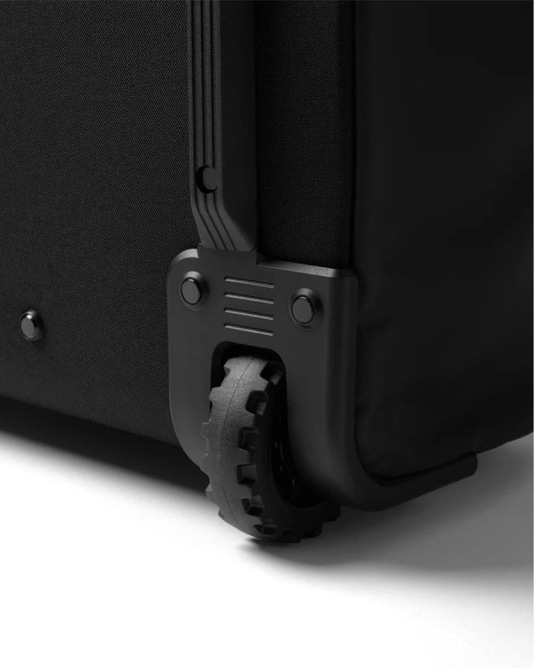 Torba podróżna na kółkach DB Hugger Roller 60L czarna 2.png.jpg