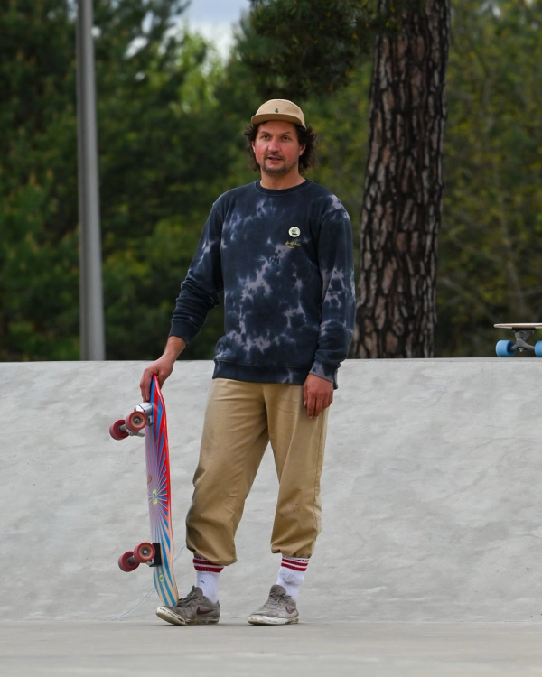 Limitowana bluza surfskate Vissla No Flat Days Crewneck 3.jpg