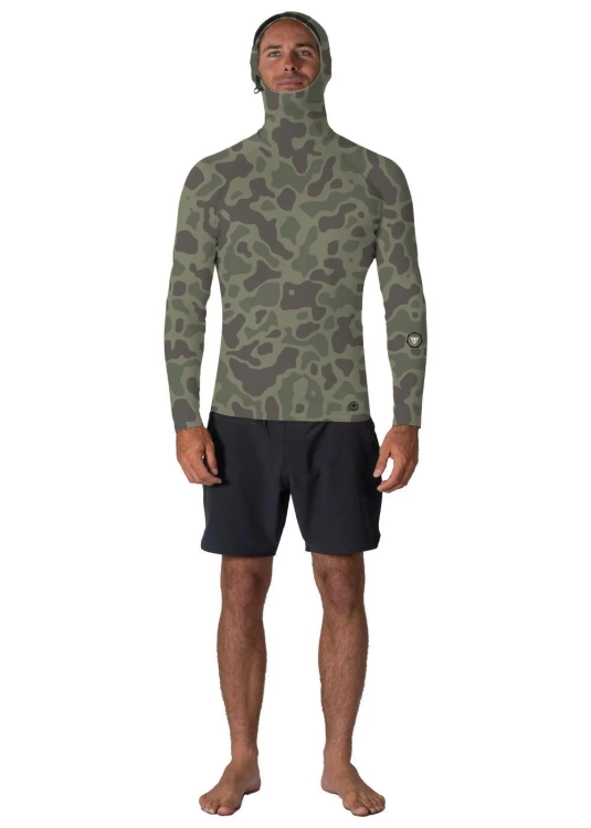 Zielona CAMO lycra z kapturem Vissla Warm Seas CAM 1.jpg.webp