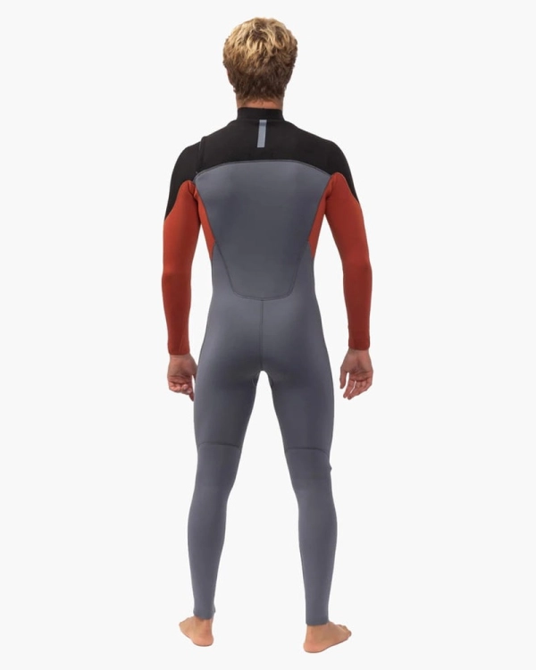 Pianka-neoprenowa-vissla-7-seas-comp-7_kadr.jpg