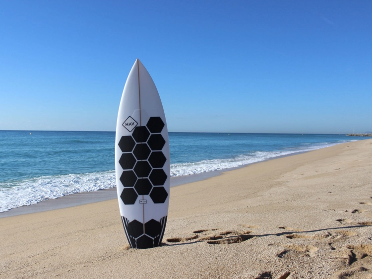 HexaTraction Black Edition at the beach WEB