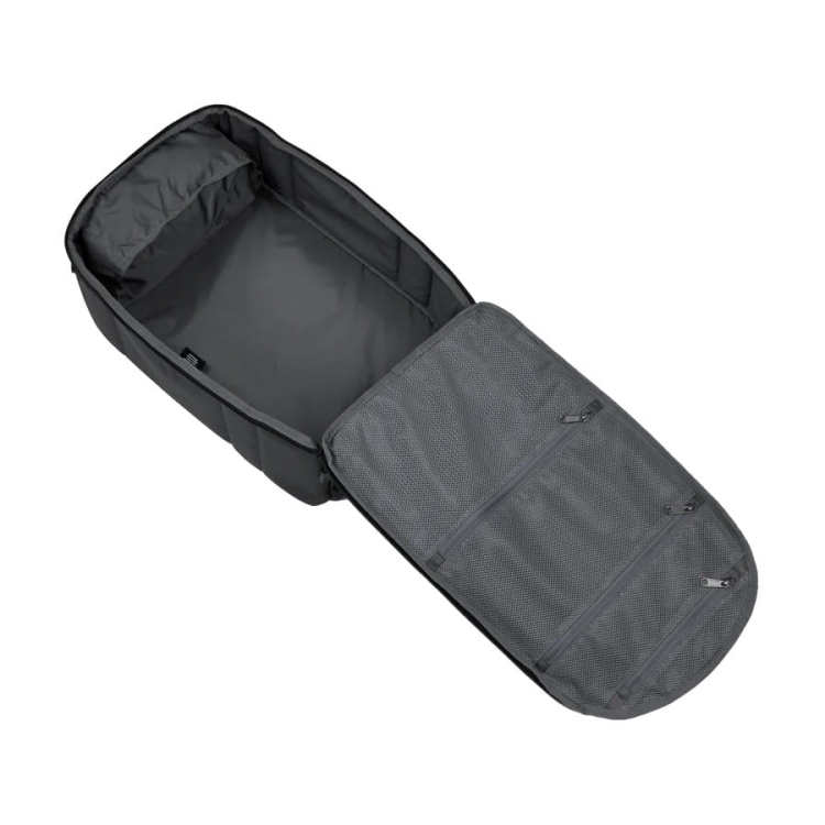 Plecak DB Ramverk Pro 26L z praktycznym dostępem, boczną kieszenią na laptopa i wzmocnieniami z pianki EVA.