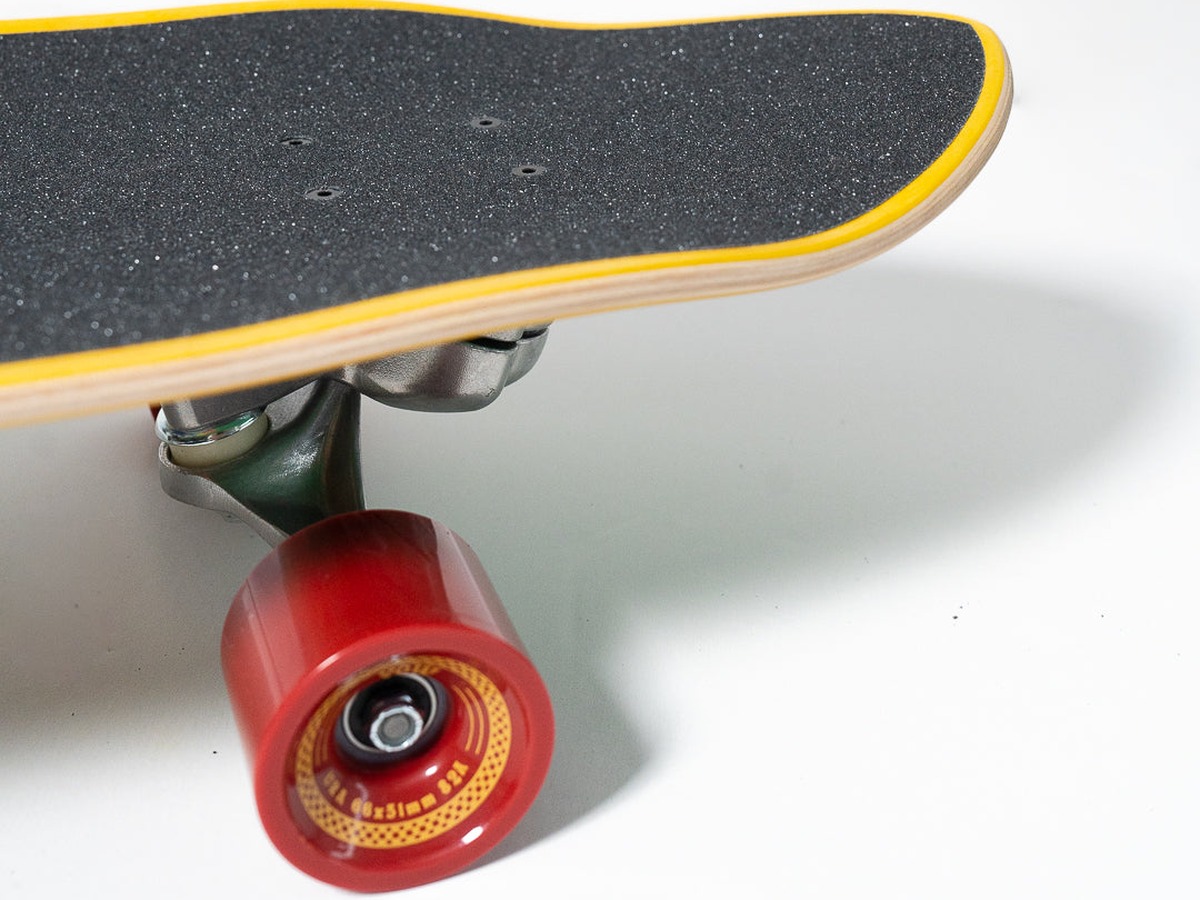 Profil deski Deska surfskate Yow x Medina Panthera 33,5" 2026 - concave i rocker
