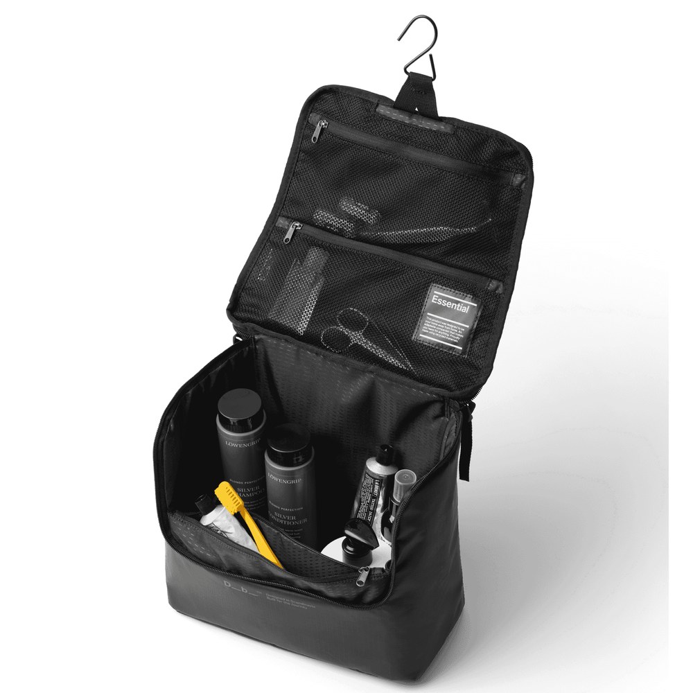 Kosmetyczka podróżna DB Wash Bag M Black Out otwarta, z haczykiem i kieszeniami