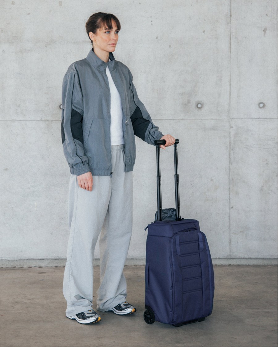Walizka kabinowa DB Hugger Roller 40L Blue Hour