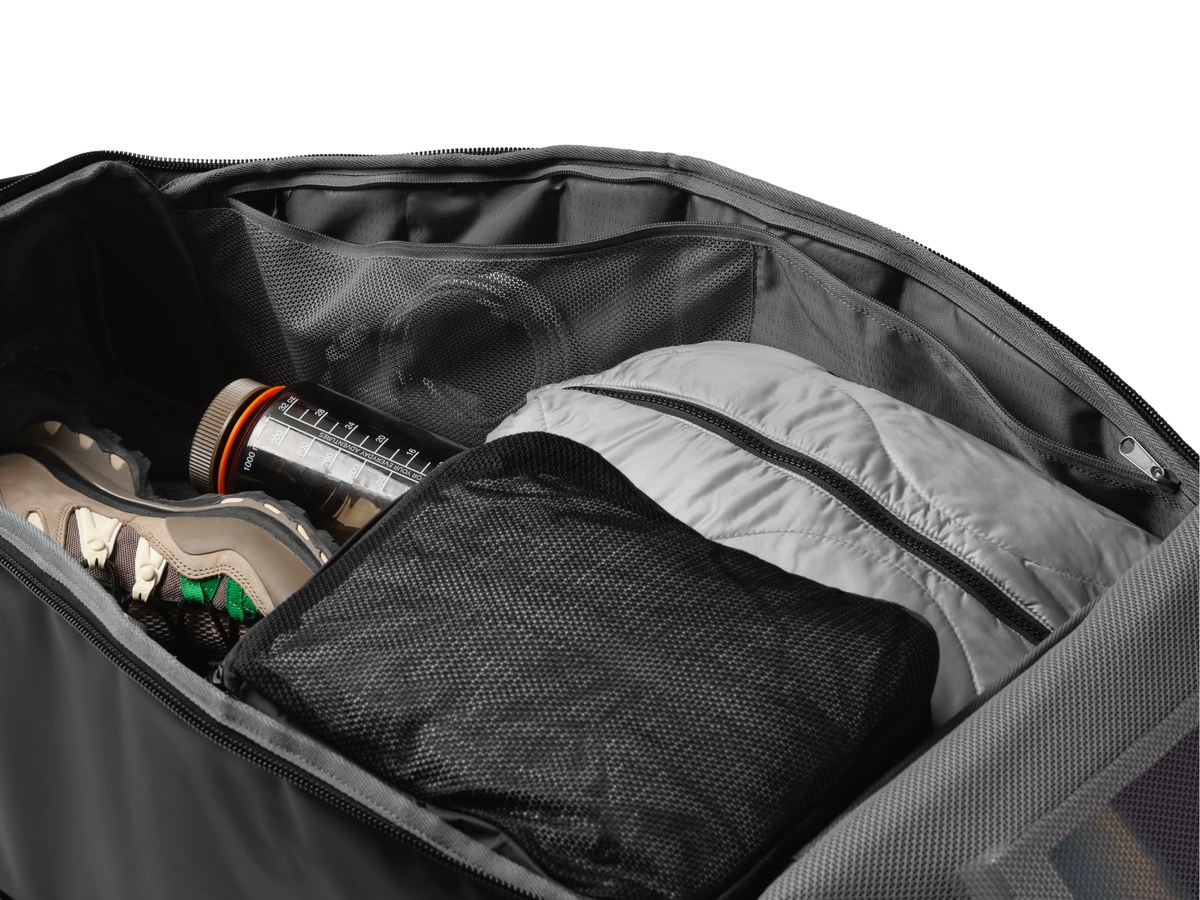 Komora główna walizki DB Hugger Roller 60L