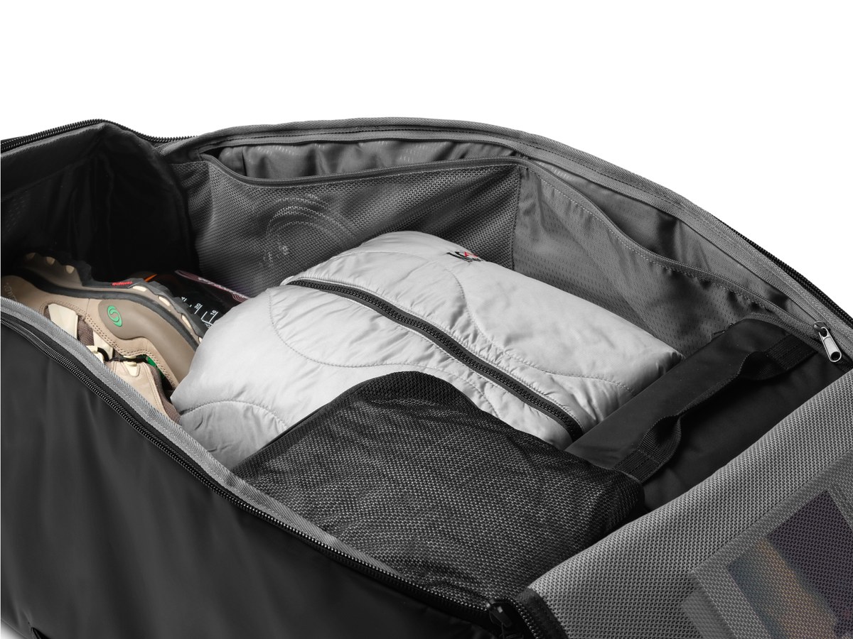 Komora główna walizki DB Hugger Roller 90L
