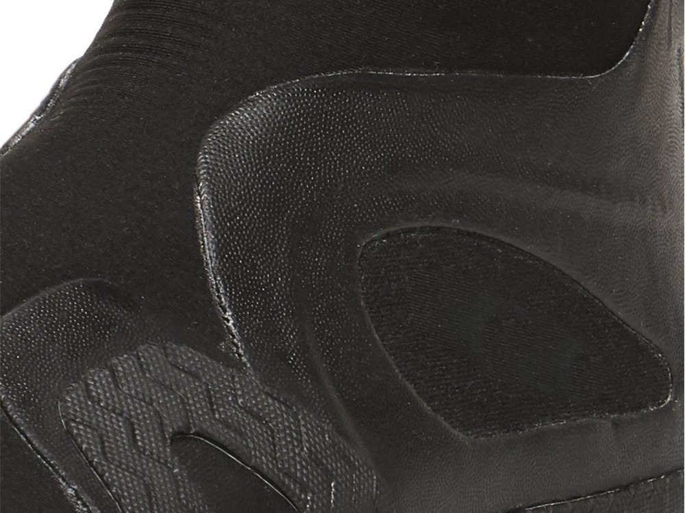 Cienka podeszwa softgrip i split toe
